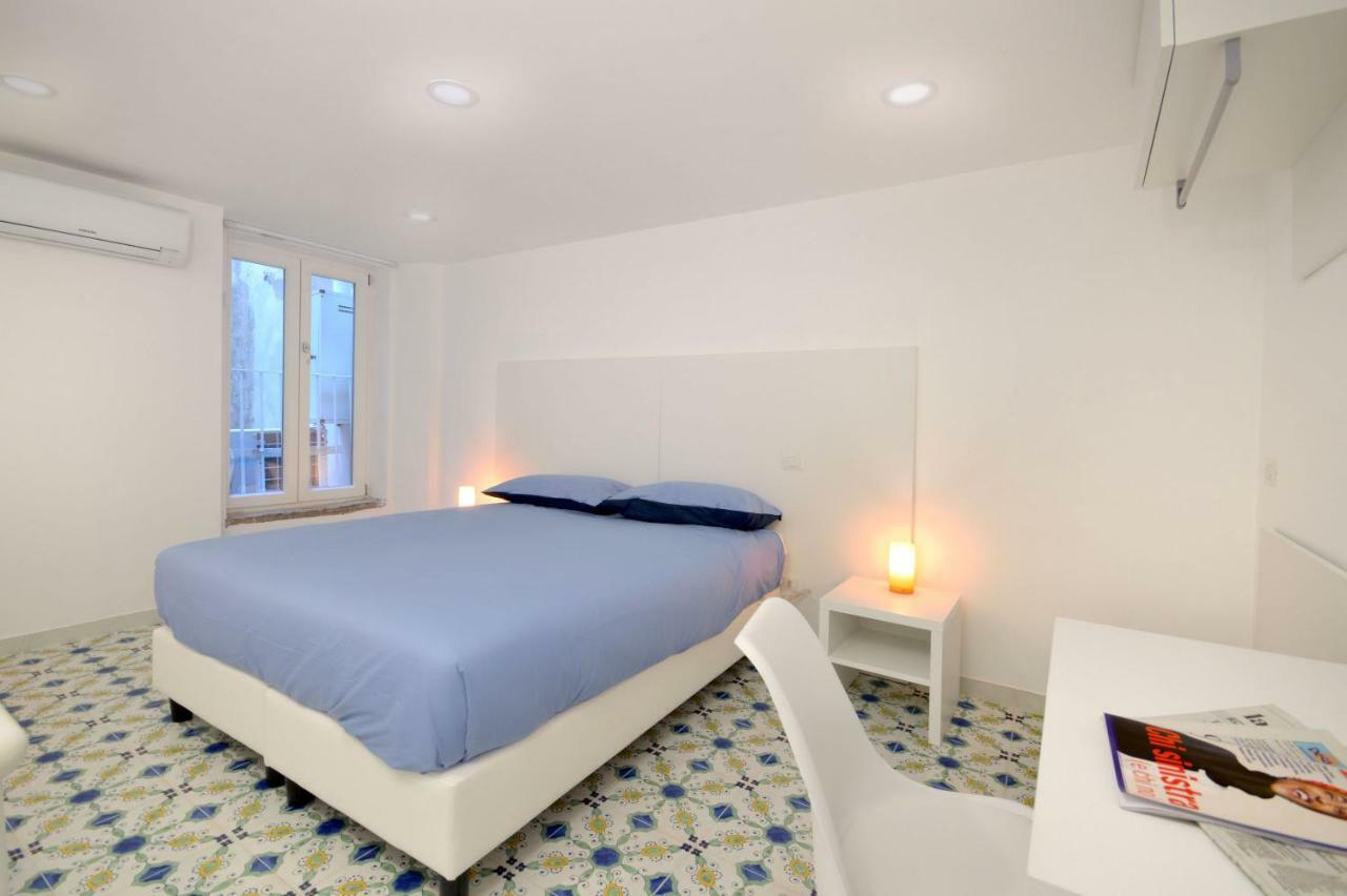 Hotel Casa Teresella à Naples Extérieur photo